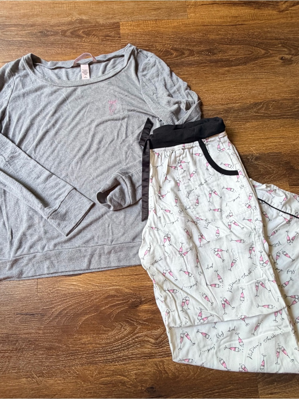 Victoria’s Secret Champagne Print PJ Set Medium